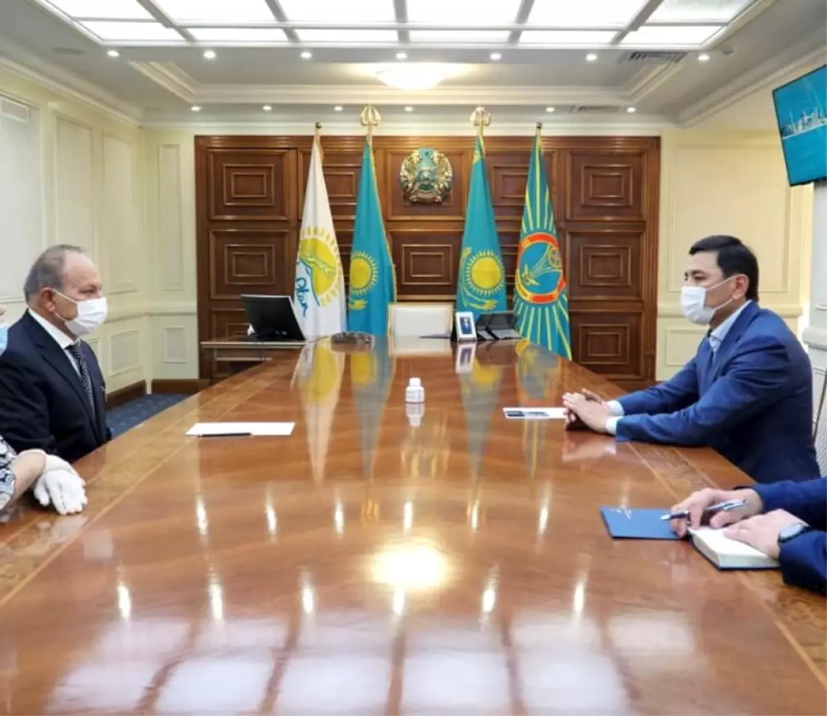 Ahmet Yesevi Üniversitesi Mütevelli Heyet Başkanı Nur-Sultan Valisini Ziyaret Etti