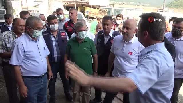 Bakan Karaismailoğlu: "200 kilometrenin üzerinde yol kısımlarında hasarları büsbütün giderdik"