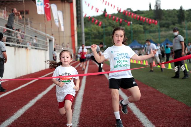 cocuk maratonu nu zafer coskusunu taclandirdi 3 14363009 o