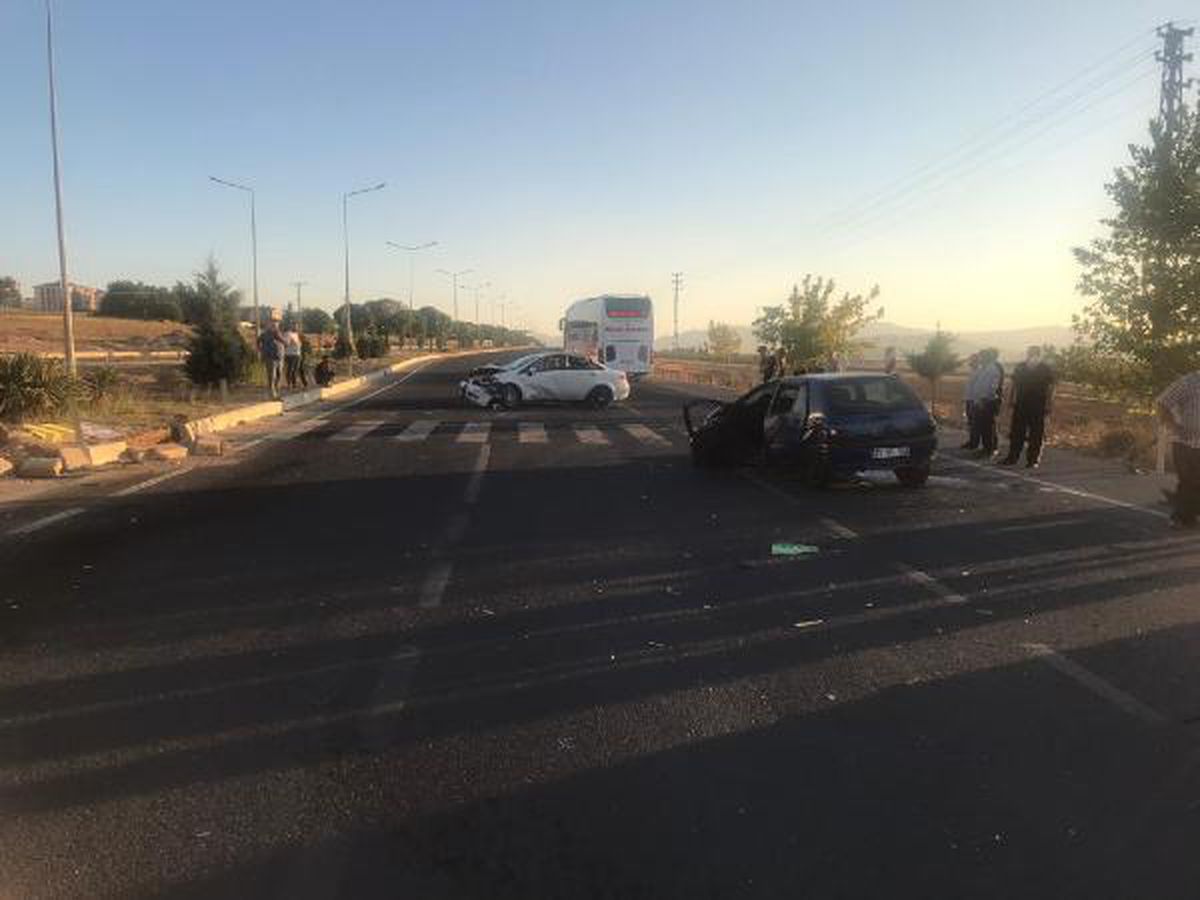 Son dakika haber... ELAZIĞ'DA 2 AYRI KAZA: 12 YARALI