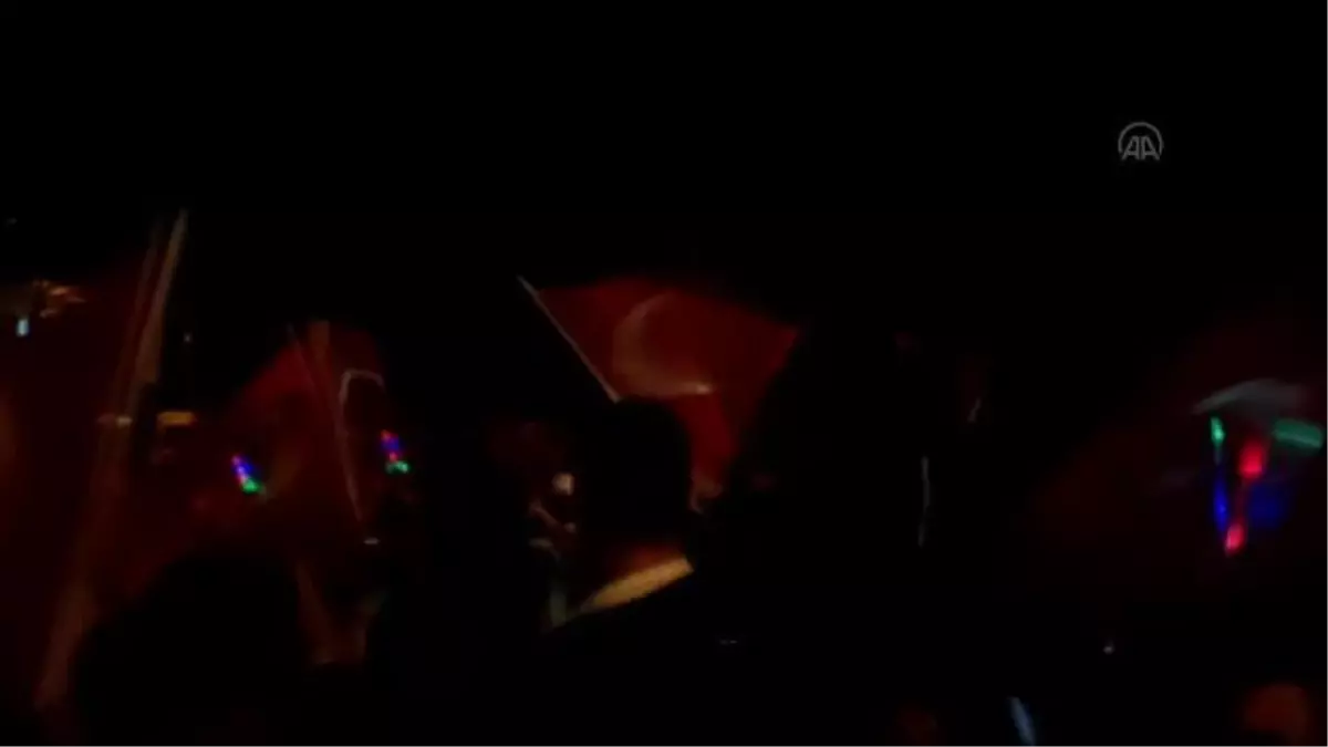 Karaburun'da 30 Ağustos Zafer Bayramı dolayısıyla fener alayı düzenlendi