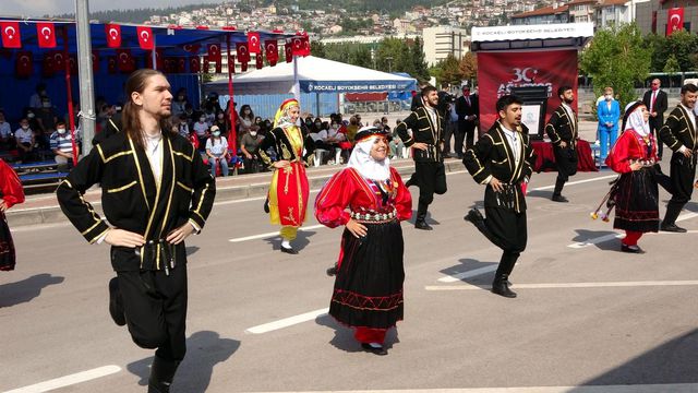 kocaeli de zafer bayrami coskuyla kutlandi 4 14363310 o