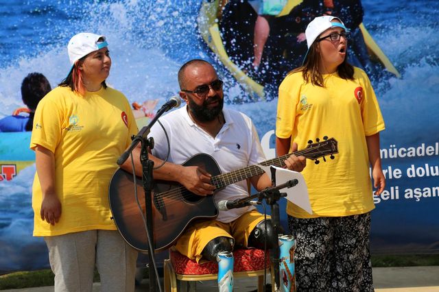 ozel bireyler deniz festivalinde doyasiya egl 11 14364026 o