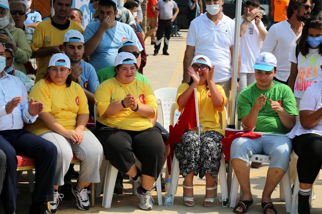 ozel bireyler deniz festivalinde doyasiya egl 8 14364026 o