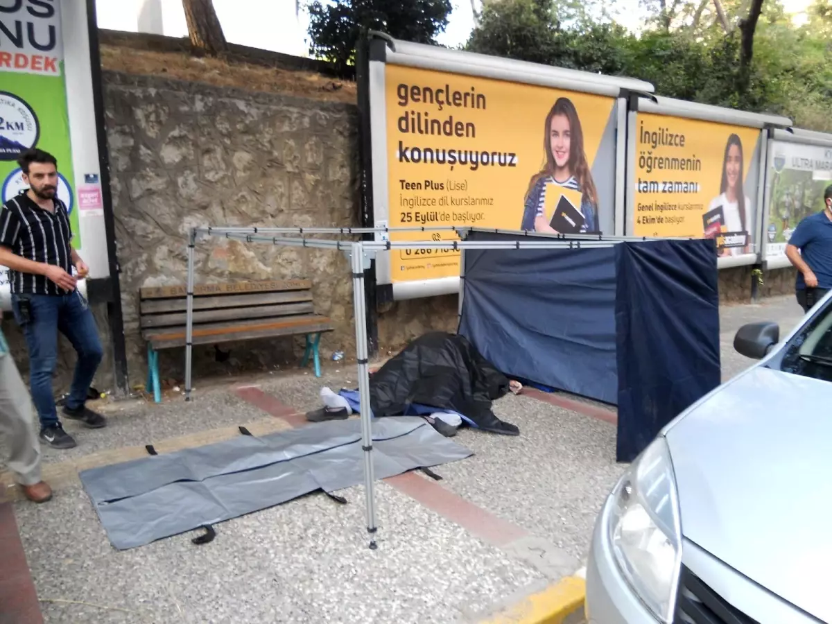 Ecel, gariban simitçiyi ekmeğinin peşindeyken yakaladı