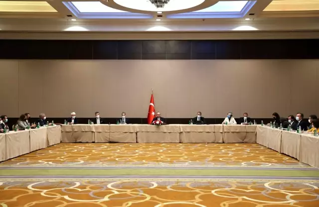 Bakan Çavuşoğlu, Sırbistan'da Türk iş adamlarıyla görüştü