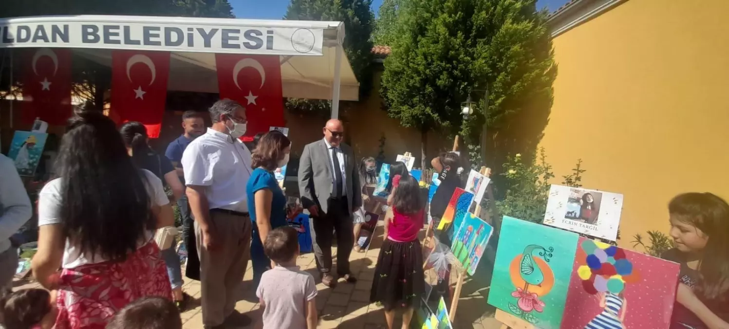 Buldan'da eski cezaevi avlusu resim sergisi ile renklendi