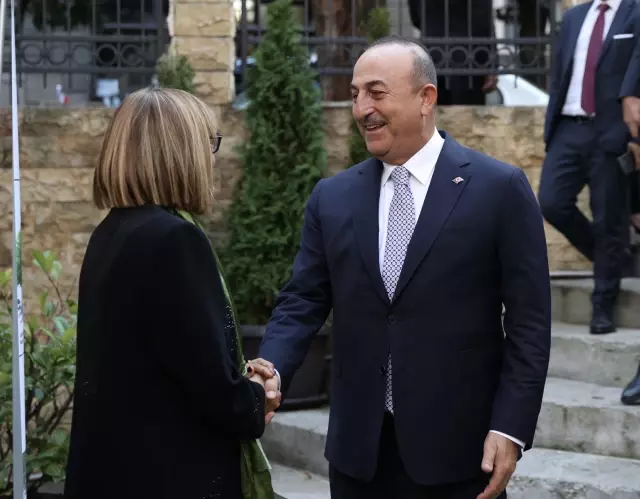 Dışişleri Bakanı Çavuşoğlu, Belgrad'da Bayraklı Camisi'ni ziyaret etti Dışişleri Bakanı Çavuşoğlu, Belgrad'da Bayraklı Camisi'ni ziyaret etti