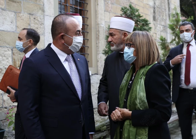 Son dakika: Dışişleri Bakanı Çavuşoğlu, Sırbistan'da Bayraklı Camii'ni ziyaret etti