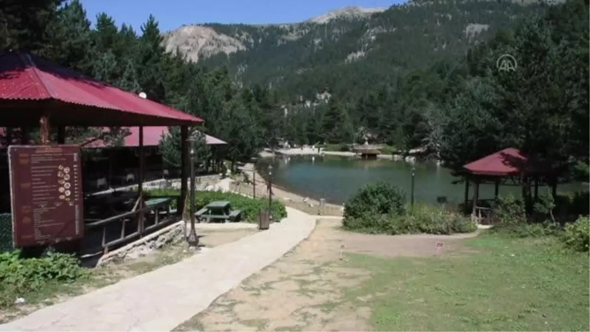 Son dakika haberi... GÜMÜŞHANE - Limni Gölü Arap turistlerden ilgi görüyor
