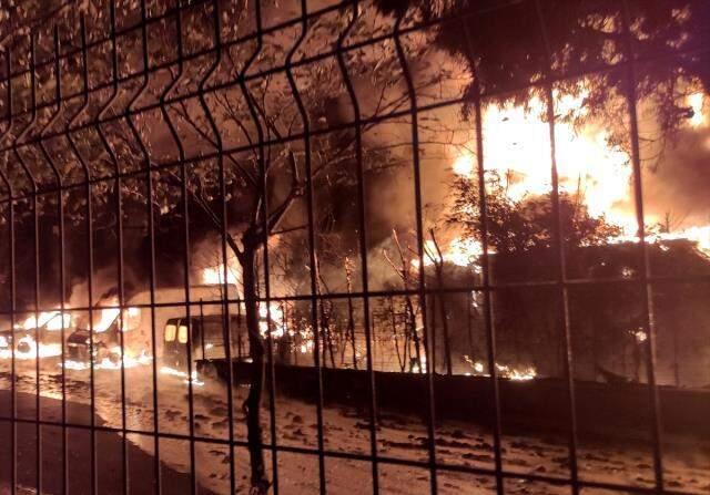 İkitelli Çevre Sanayi Sitesi'nde yangın! Alevlere havadan da müdahale ediliyor