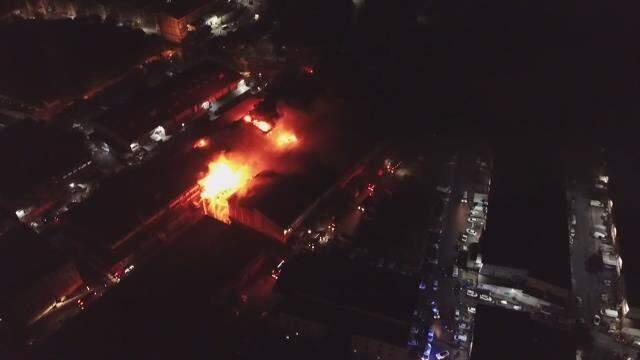 İkitelli Çevre Sanayi Sitesi'nde yangın! Alevlere havadan da müdahale ediliyor