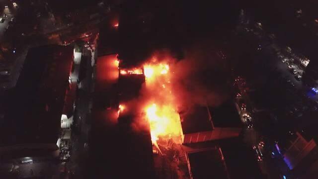 İkitelli Çevre Sanayi Sitesi'nde yangın! Alevlere havadan da müdahale ediliyor