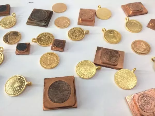 İstanbul merkezli 6 ilde operasyon! Yasa dışı basılmış 50 milyon liralık altına el konuldu İstanbul merkezli 6 ilde operasyon! Yasa dışı basılmış 50 milyon liralık altına el konuldu