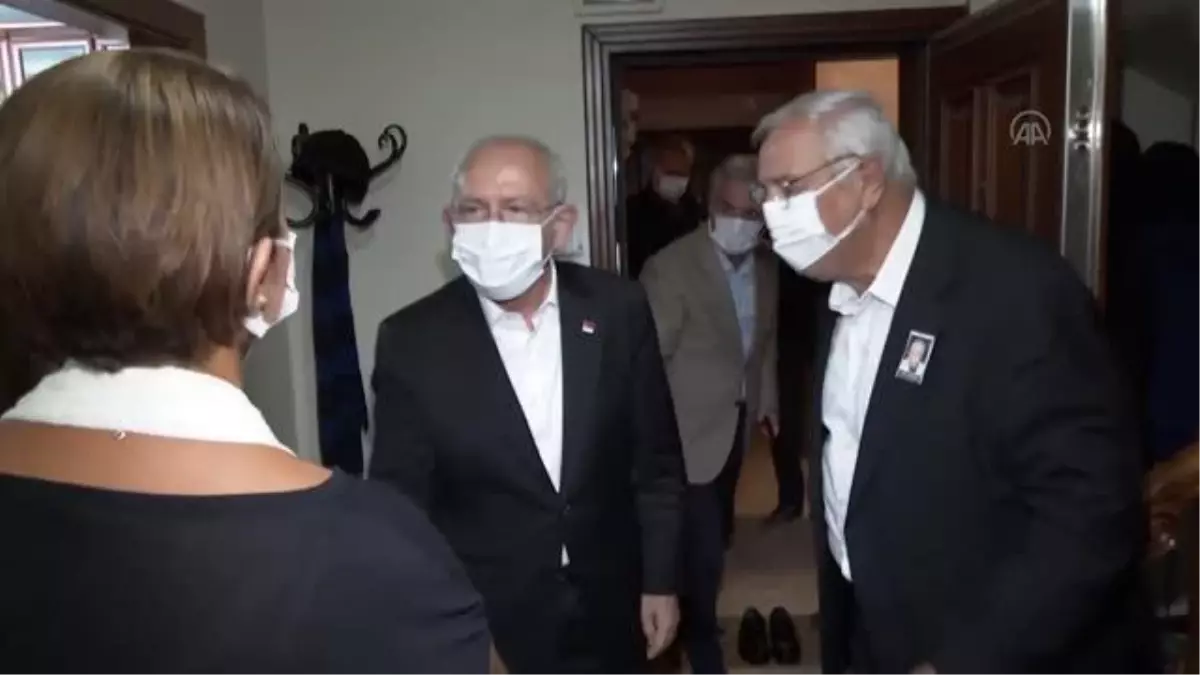 Kılıçdaroğlu'ndan Yeniçağ Gazetesi Ankara Temsilcisi Orhan Uğuroğlu'na taziye ziyareti