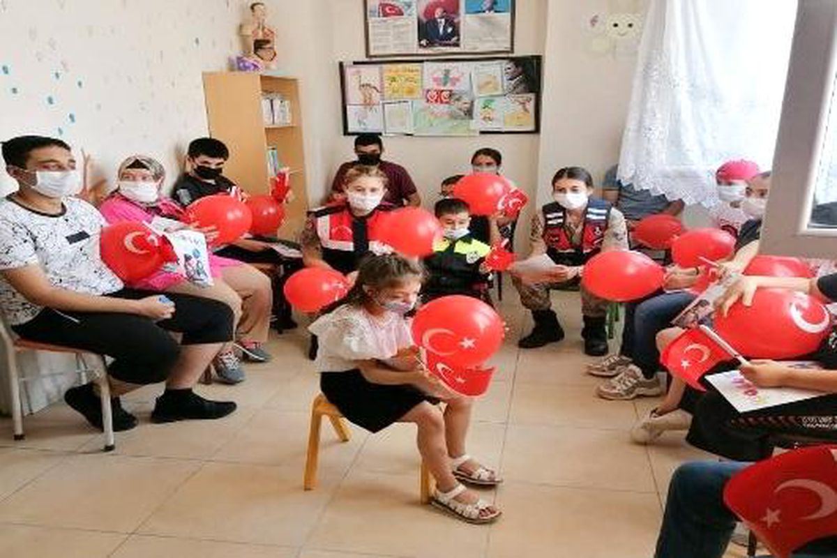 Malatya'da Jandarma görevlileri özel çocukları ziyaret etti