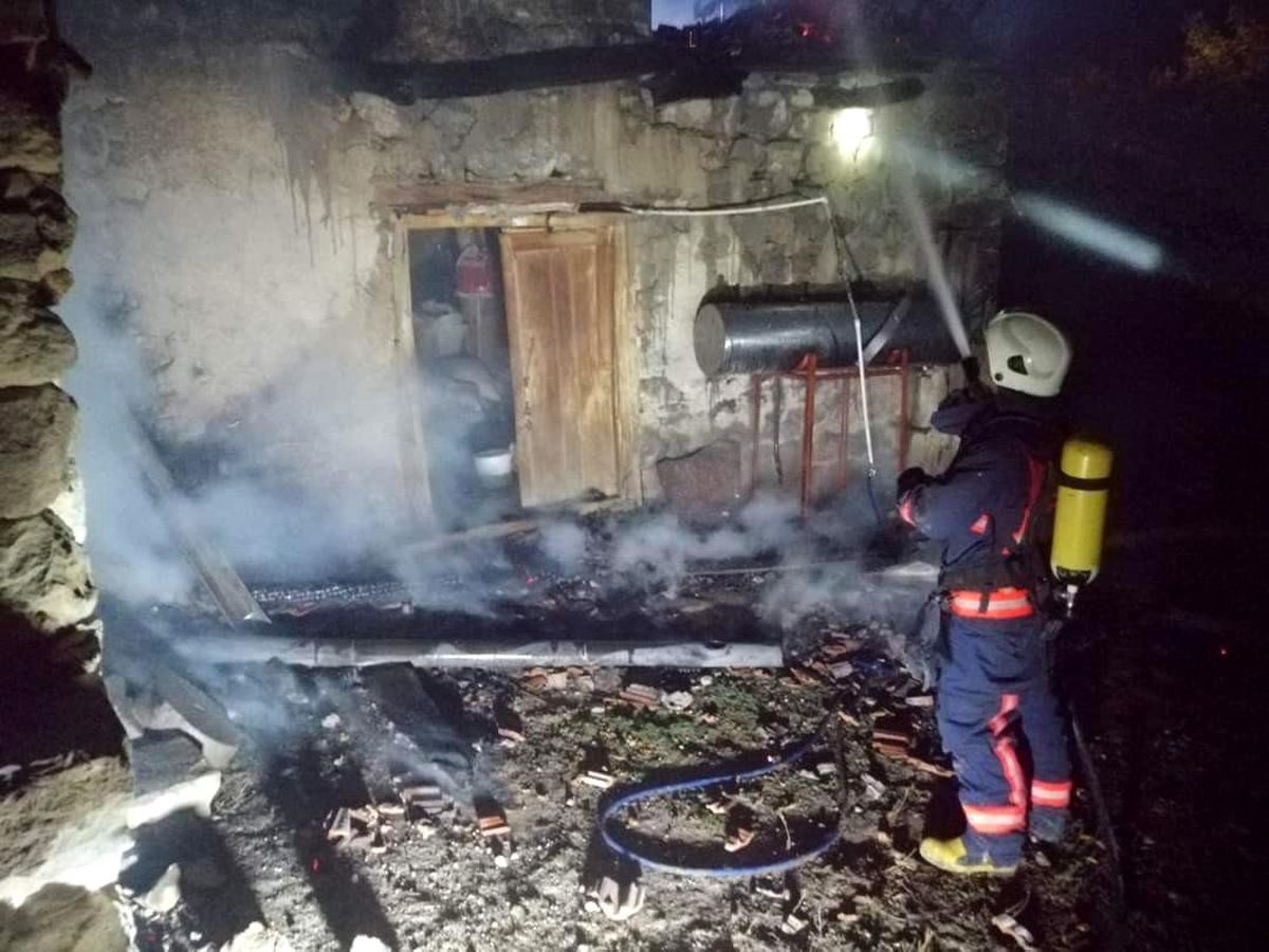 Son dakika: Yangında ev kullanılamaz hale geldi