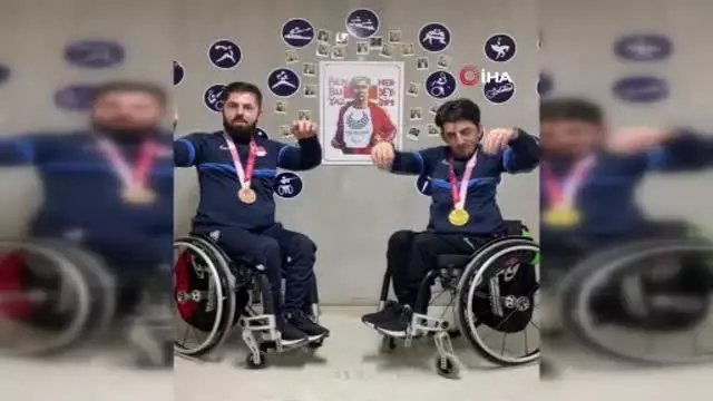 Abdullah ve Ali Öztürk kardeşlerden horonlu kutlama
