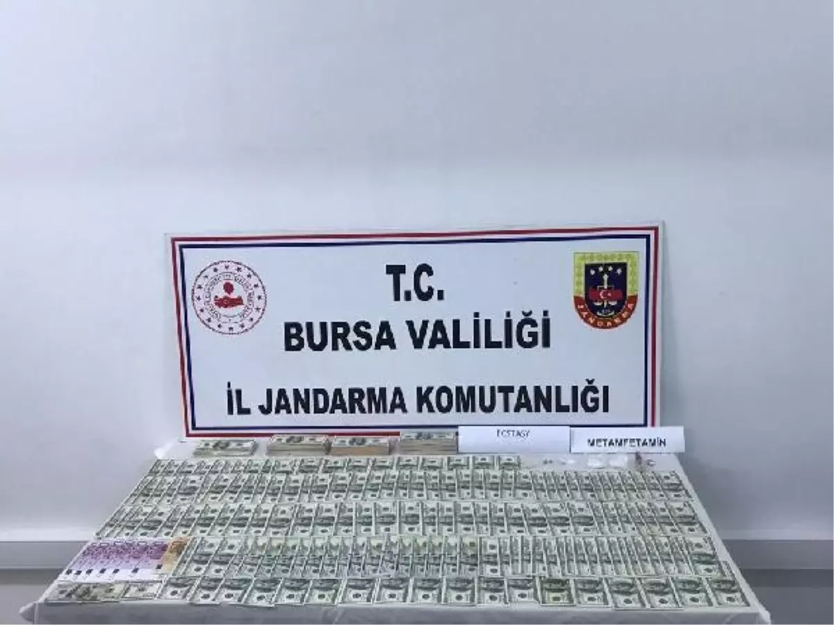 Akaryakıt istasyonundan sahte dolarla alışveriş yapan şüphelilere operasyon: 4 gözaltı