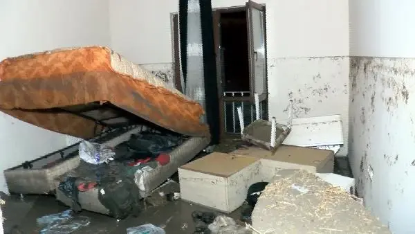 Ankara'da dere yatağı kenarındaki binaları su bastı
