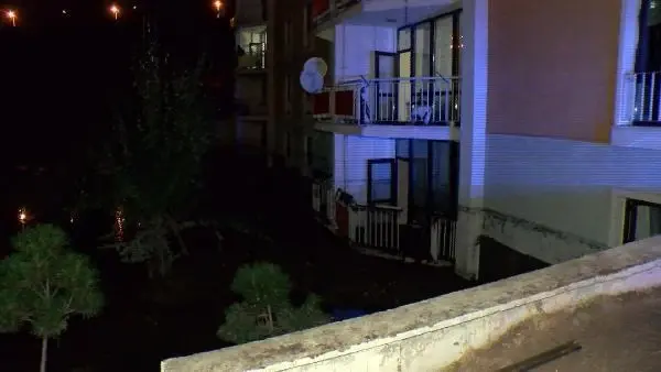 Ankara'da dere yatağı kenarındaki binaları su bastı