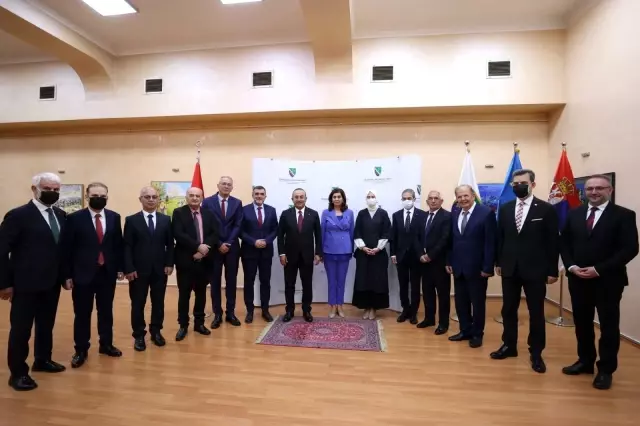 Son dakika: YENİ PAZAR - Dışişleri Bakanı Çavuşoğlu, Boşnak Ulusal Azınlık Konseyi'ni ziyaret etti