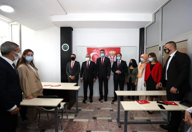 Bakan Çavuşoğlu, Yeni Pazar Belediye Lideri Bişevac ile görüştü