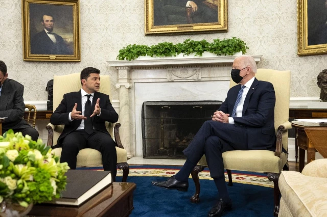 Biden ve Zelenskiy, Beyaz Saray'da bir ortaya geldiBiden: "ABD, Ukrayna'nın toprak bütünlüğüne sıkı sıkıya bağlı"