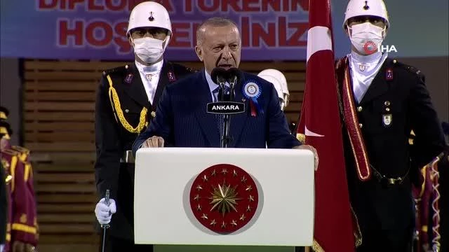 Cumhurbaşkanı Erdoğan: "Bu milleti millet yapan zaferleri yarıştırmak kimsenin haddi değil"