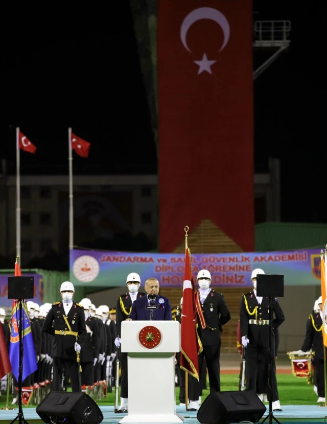 Son dakika haberleri! Cumhurbaşkanı Erdoğan: "Bu milleti millet yapan zaferleri yarıştırmak kimsenin haddi değil"