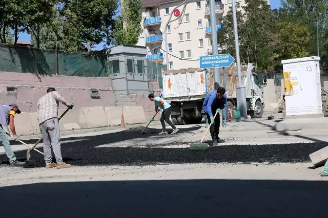 Diyadin'de asfaltlama çalışmaları devam ediyor