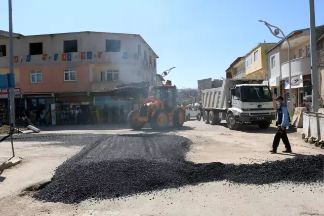 Diyadin'de asfaltlama çalışmaları devam ediyor
