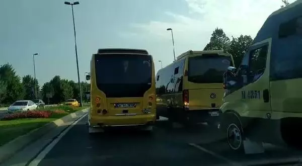 DÜĞÜN KONVOYUNDA TRAFİĞİ TEHLİKEYE SOKAN 4 MİNİBÜSÇÜYE CEZA YAĞDI