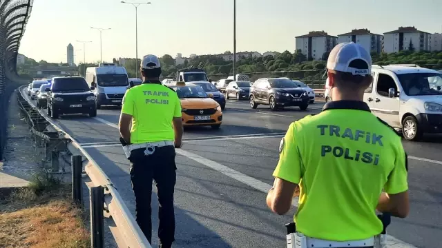 Düğüne yetişmek için emniyet şeridini kullanınca cezayı yedi: Çok acelemiz vardı
