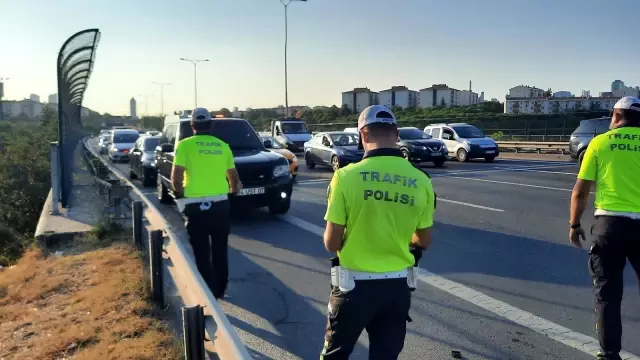 Düğüne yetişmek için emniyet şeridini kullanınca cezayı yedi: Çok acelemiz vardı