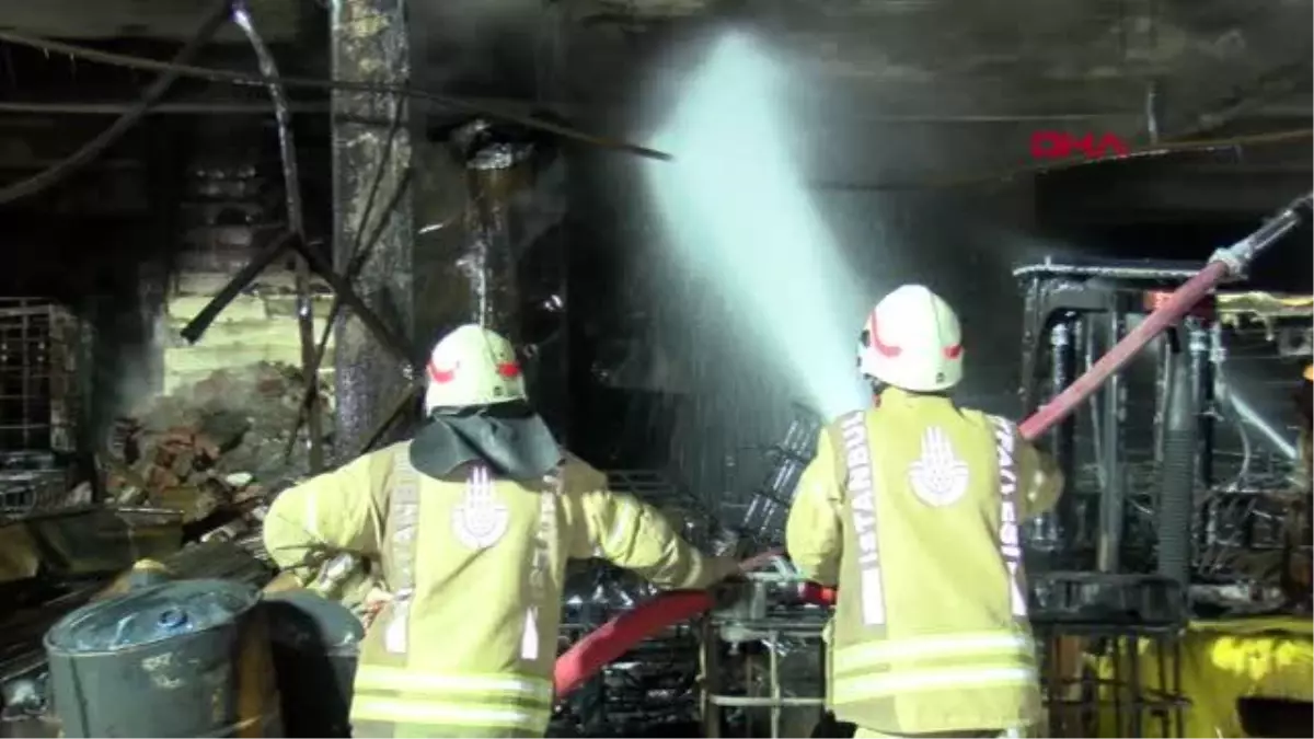 İkitelli Çevre Sanayi Sitesi'nde çıkan yangın 8 saat sonra söndürüldü