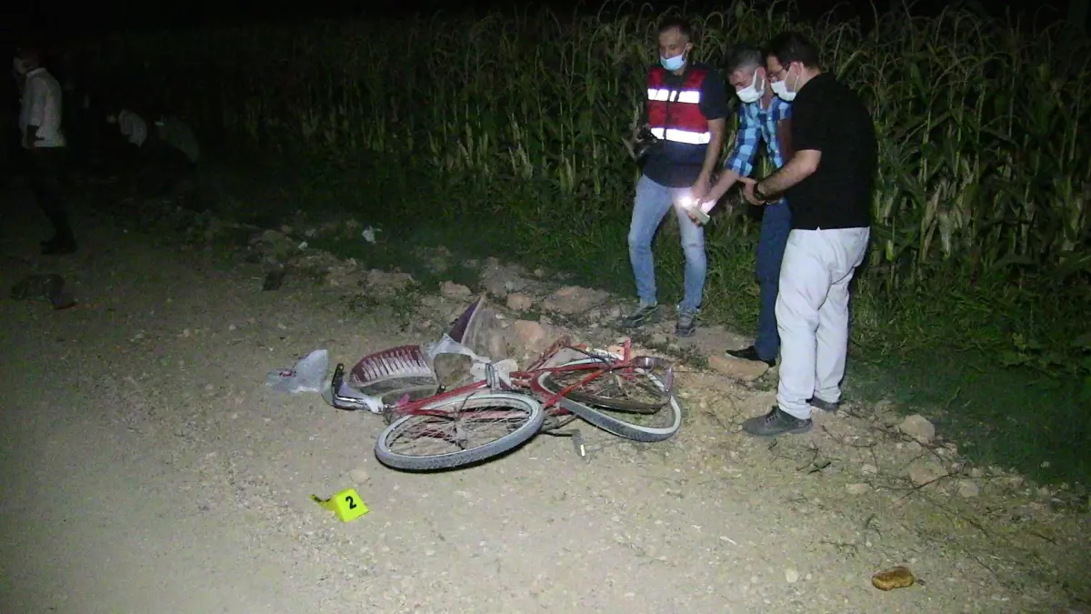Otomobilin çarptığı bisikletli yaşamını yitirdi