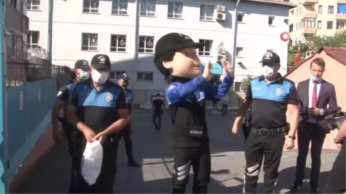 Maskot polis 'Cesur' çocuklarla buluştu