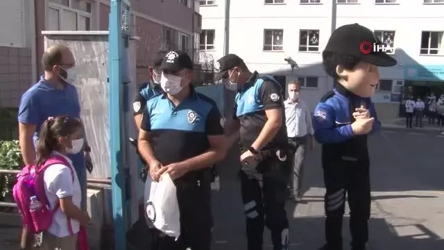 Maskot polis 'Cesur' çocuklarla buluştu