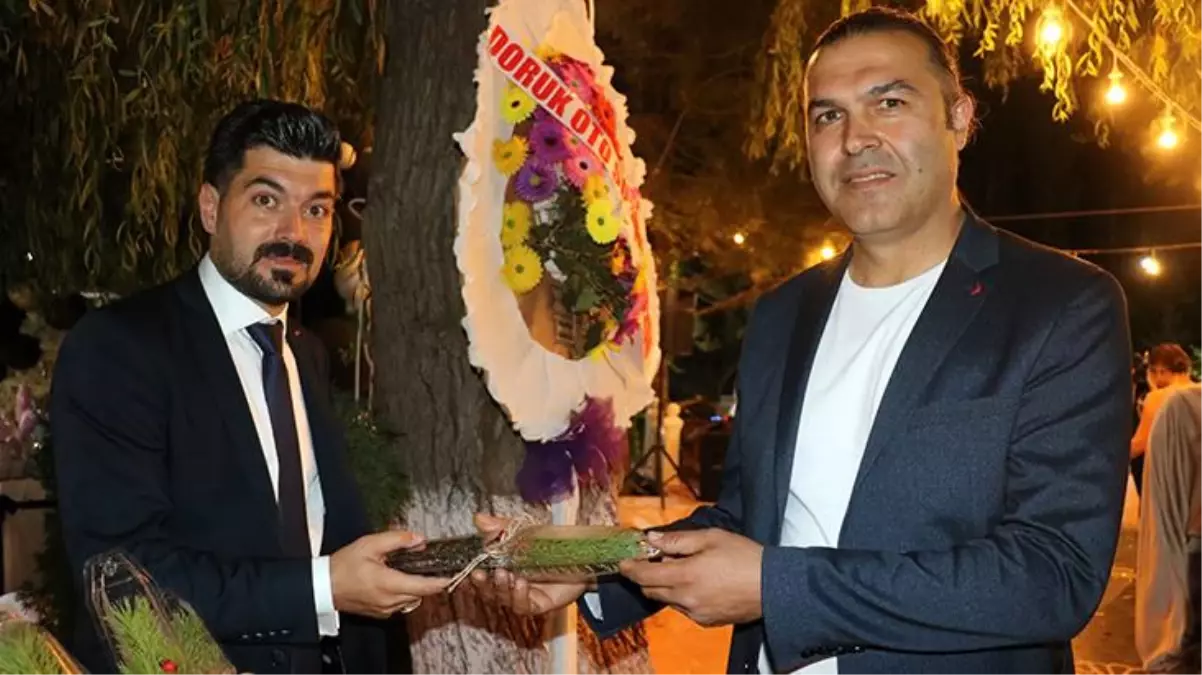 Oğullarının sünnet düğününde şeker yerine çam fidesi dağıttılar