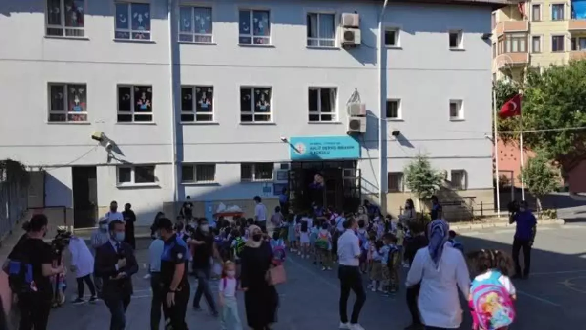 Son dakika! Polis, öğrencilere