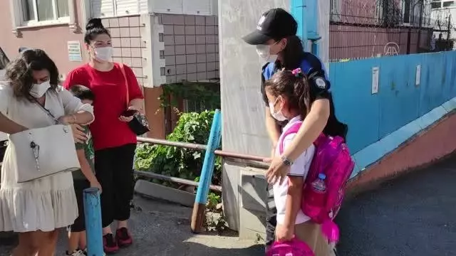 Son dakika! Polis, öğrencilere Cesur Maskot ile Kovid-19 bilgilendirmesi yaptı