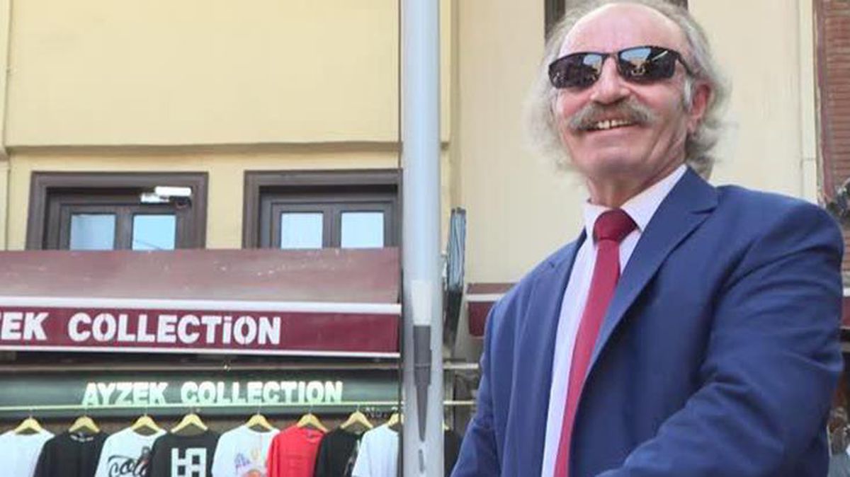 Takım elbiseli ve kravatlı simitçi taleplere yetişemiyor! Günlük kazancı 500 lira