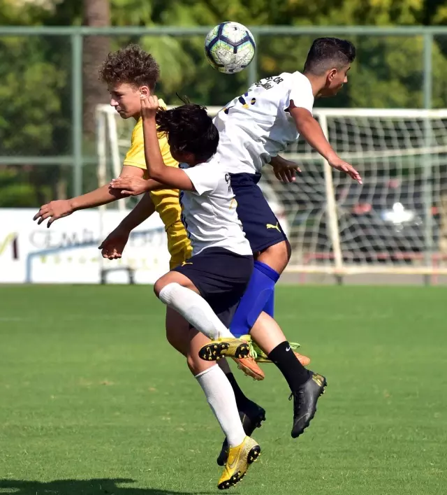 Zafer Bayramı'nı futbol turnuvası ile kutladılar
