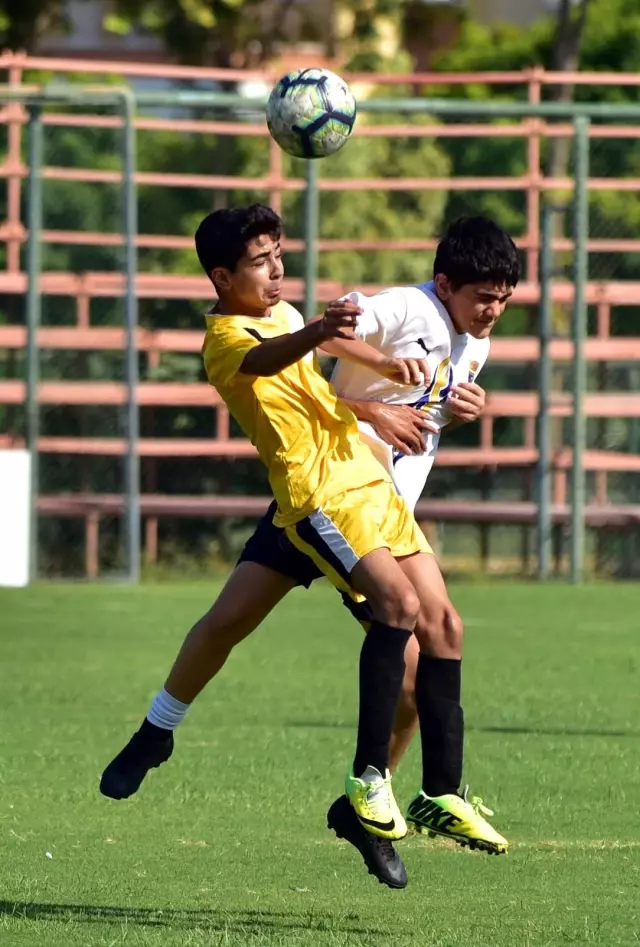 Zafer Bayramı'nı futbol turnuvası ile kutladılar