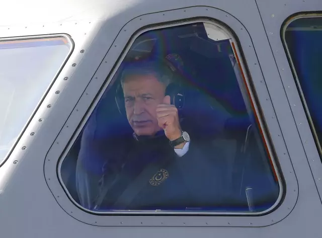 Akar ve TSK komuta kademesi Koca Yusuf un kokpitinde