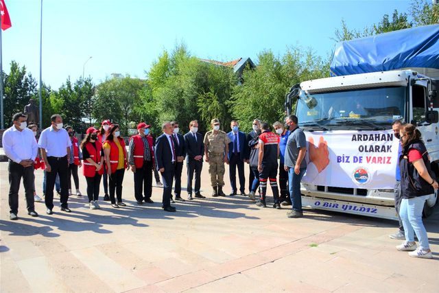 Ardahan'dan sel afetine maruz kalan Batı Karadeniz'e yardım malzemesi gönderildi