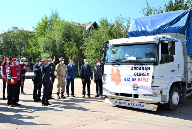 Ardahan'dan sel afetine maruz kalan Batı Karadeniz'e yardım malzemesi gönderildi