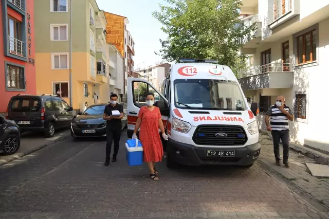 Ambulanslardan yapılan anonslarla vatandaşlar aşıya davet ediliyor