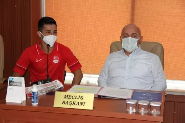 DARICA BELEDİYESİ, ERAY ŞAMDAN'A DAİRE HEDİYE ETTİ